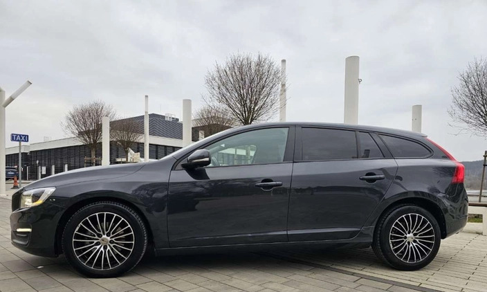 Volvo V60 cena 41900 przebieg: 192000, rok produkcji 2013 z Urzędów małe 562